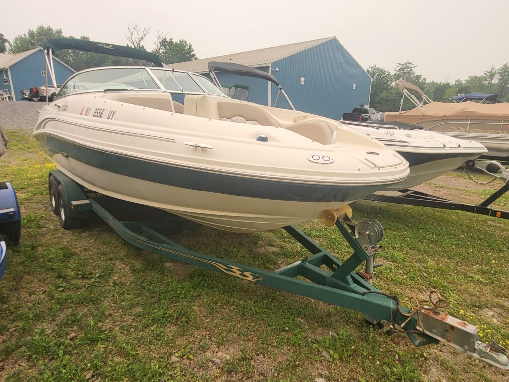 2002 Sea Ray 220 Sundeck Deck Boat