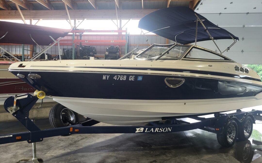 2011 Larson LXi 238 Open Bow