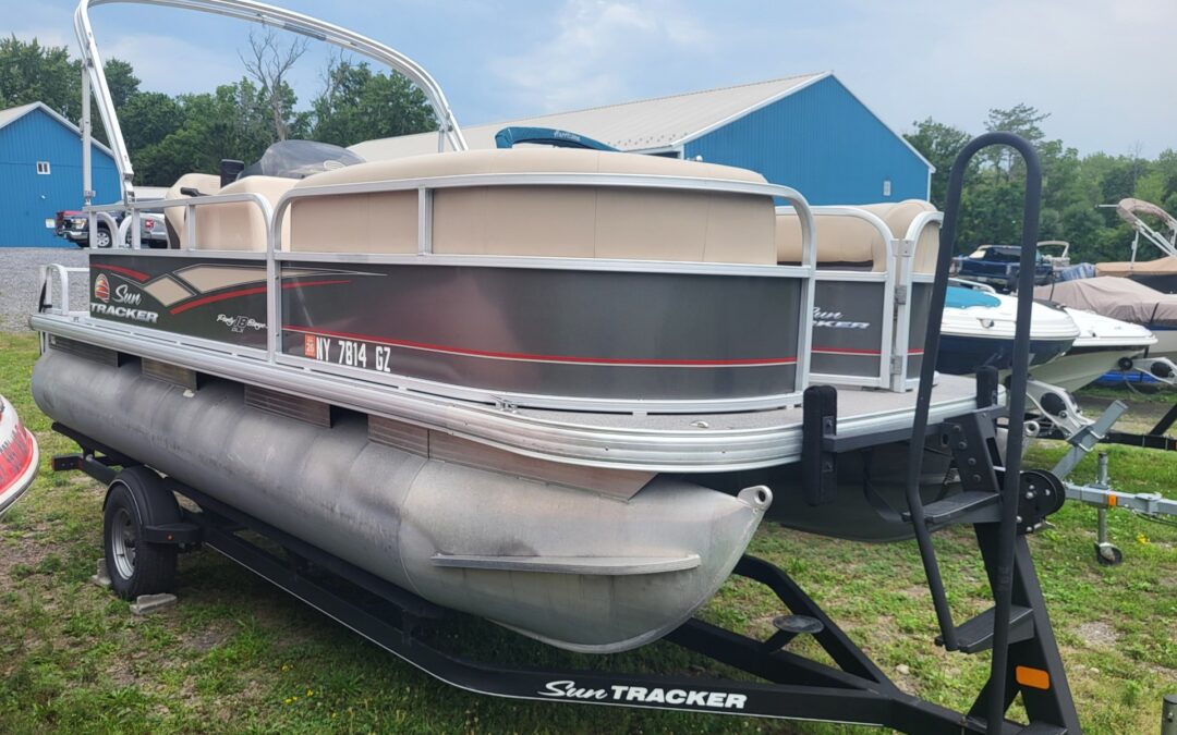 2018 Sun Tracker Party Barge Dlx 18′ Pontoon